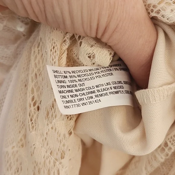 Elegant Cream Lace Skirt, Small - Picture 6 of 7